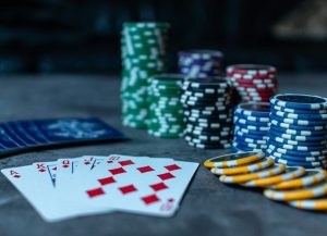poker 300x217 - Hvor almindeligt er det at gamble?